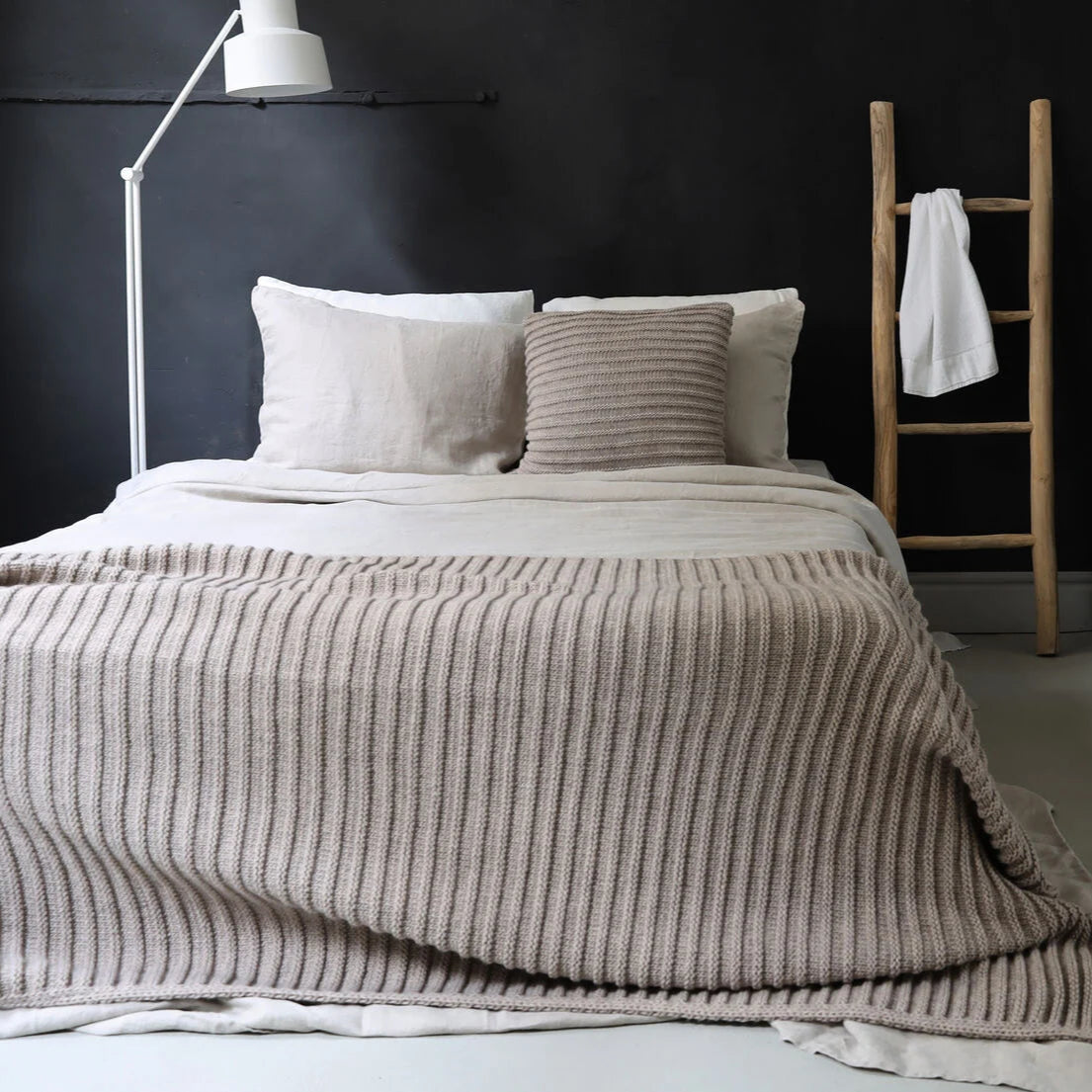 PLAID - Bergen Wol gebreid plaid met stoer detail Beige