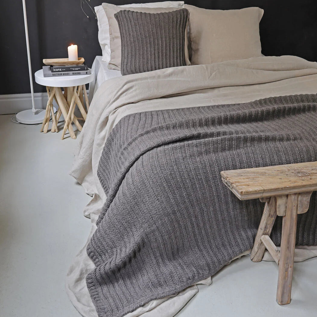 PLAID - Bergen Wol gebreid plaid met stoer detail Beige