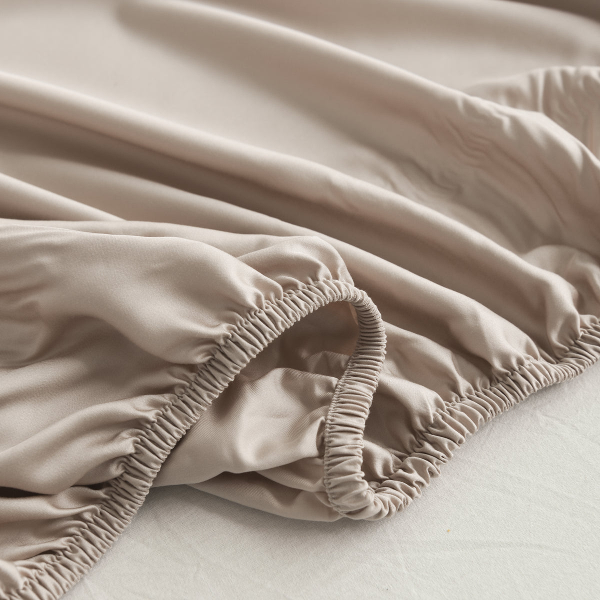 Hoeslaken Bamboe 400TC Taupe 40cm