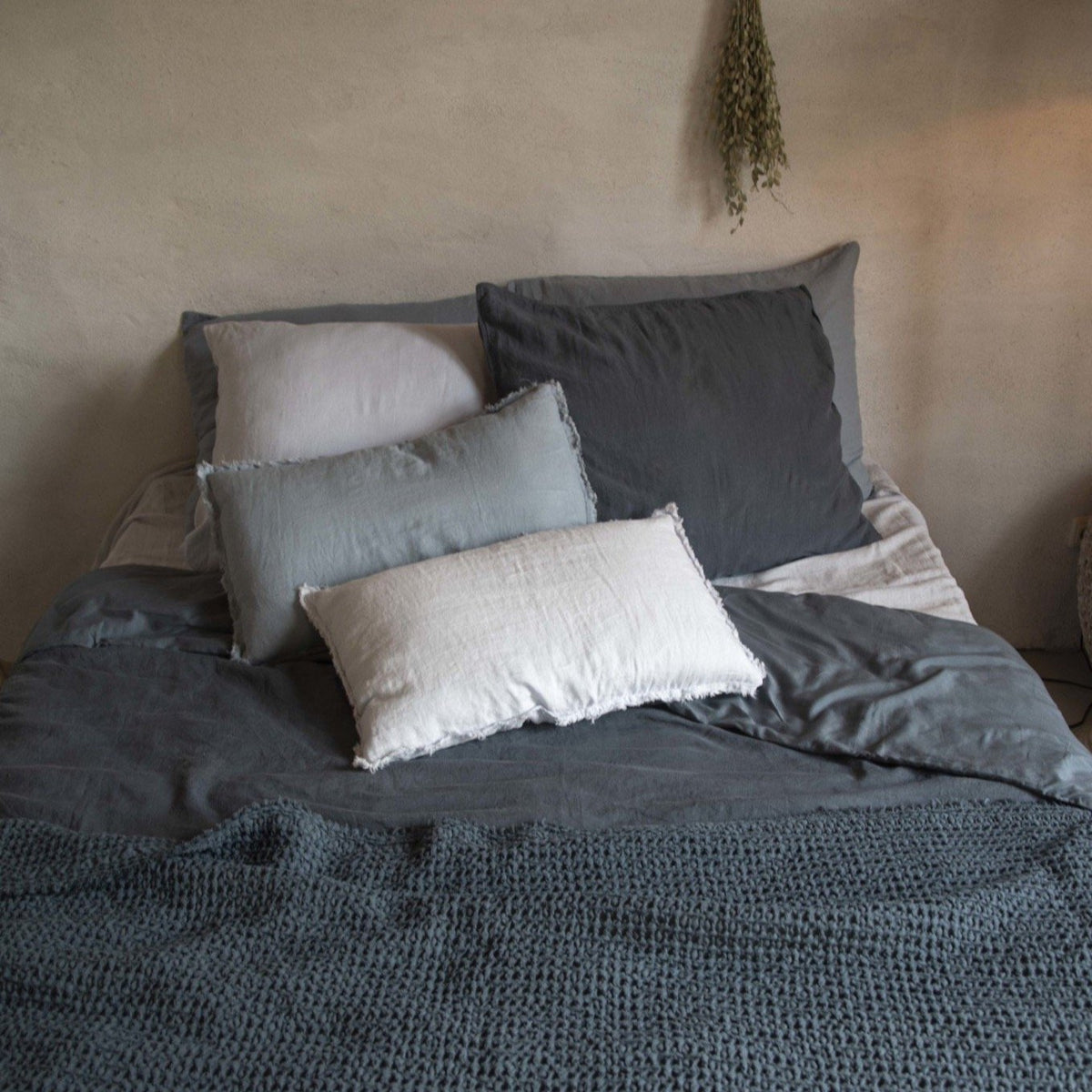 SOFIE - Linnen (192gsm) met katoen-satijn (300TC) Dekbedovertrek Dekbedovertrek PASSION FOR LINEN Set 140x220 + kussensloop Donker Blauw/grijs